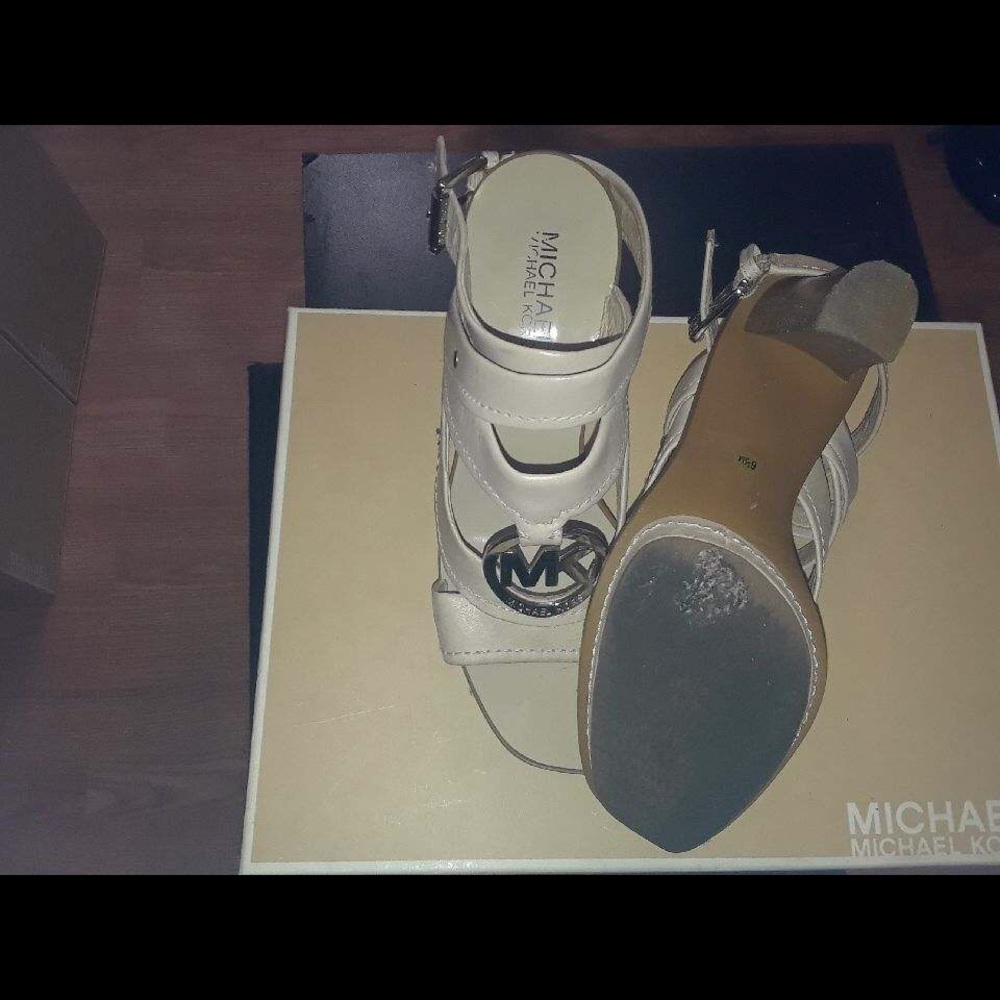 Michael Kors warren mid platform size 6.5 M ankle